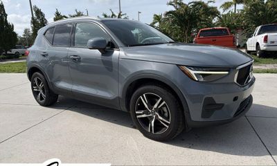 2023 Volvo XC40 Core Bright Theme