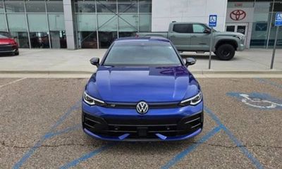 2025 Volkswagen Golf R 2 0 TSI
