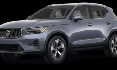2023 Volvo XC40 Ultimate Bright