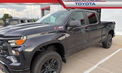 2022 Chevrolet Silverado Custom Trail Boss