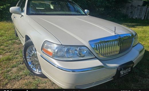 2006 Lincoln Town CAR Signature Limited