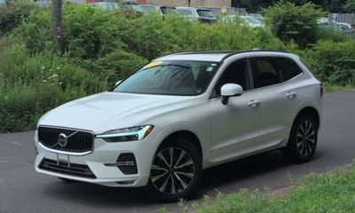 2023 Volvo XC60 Core Bright Theme