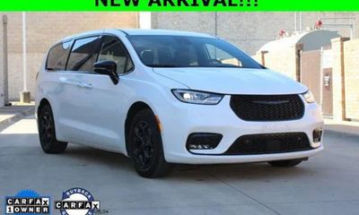 2024 Chrysler Pacifica Select