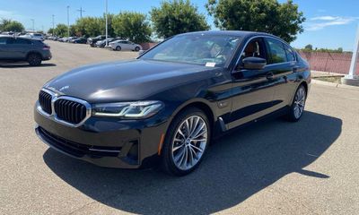 2023 BMW 530E Hybrid Plug