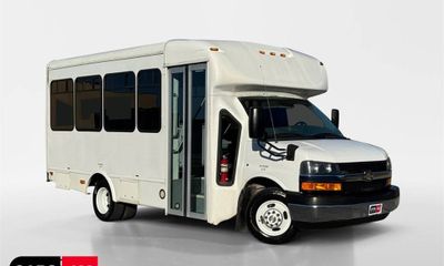 2015 Chevrolet Express 3500 139 Cutaway