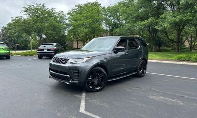 2025 Land Rover Discovery P360 Dynamic SE
