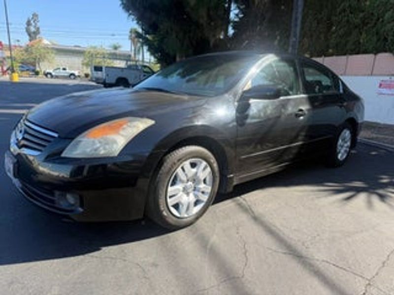 2009 Nissan Altima — a typically priced live listing