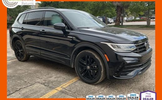 2022 Volkswagen Tiguan SE Black