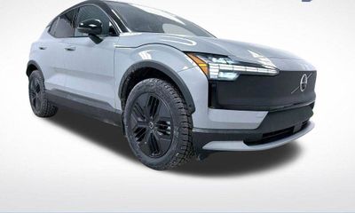 2026 Volvo EX30 CC Ultra