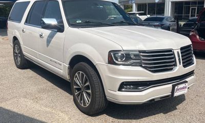 2016 Lincoln Navigator Select