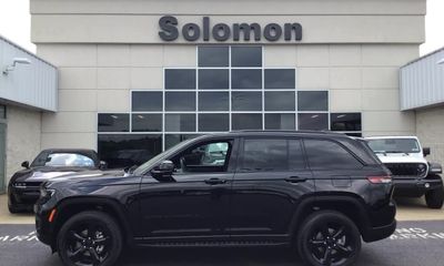 2025 Jeep Grand Cherokee Laredo Altitude