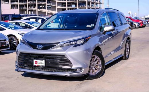 2024 Toyota Sienna XLE
