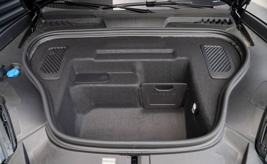 2026 Porsche Macan 4