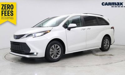 2023 Toyota Sienna XLE