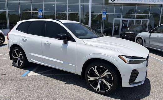 2024 Volvo XC60 Ultimate Dark