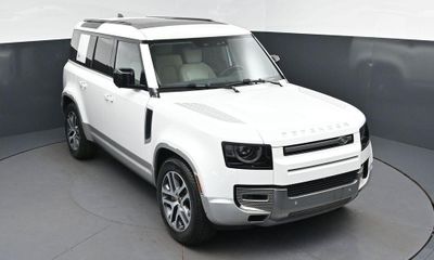 2023 Land Rover Defender 110 SE