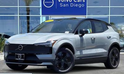 2026 Volvo EX30 CC Ultra