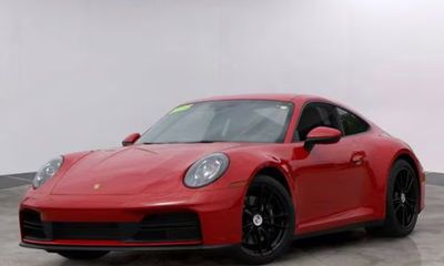 2025 Porsche 911 Carrera