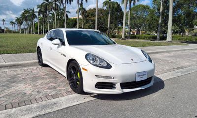 2016 Porsche Panamera S