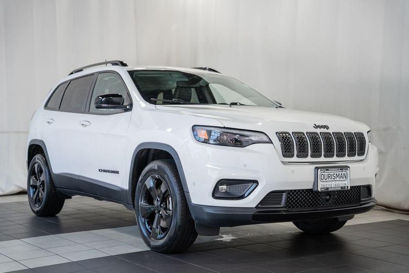 2023 Jeep Cherokee — a typically priced live listing