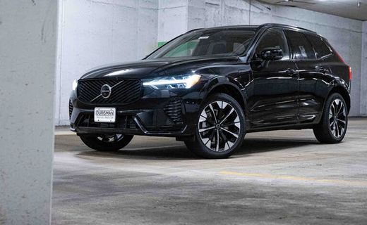 2026 Volvo XC60 Plus Dark