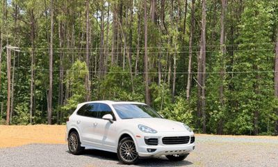 2017 Porsche Cayenne Platinum Edition