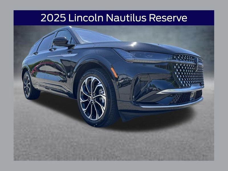 2025 Lincoln Nautilus — a typically priced live listing