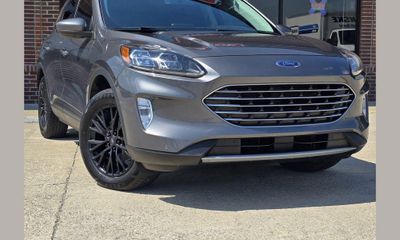 2022 Ford Escape Titanium Phev