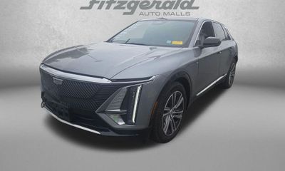 2024 Cadillac Lyriq LUX 2