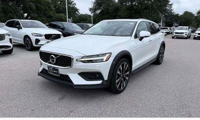 2020 Volvo V60CC Momentum