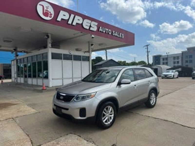 2014 Kia Sorento — a typically priced live listing