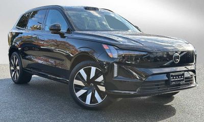 2025 Volvo EX90 Plus