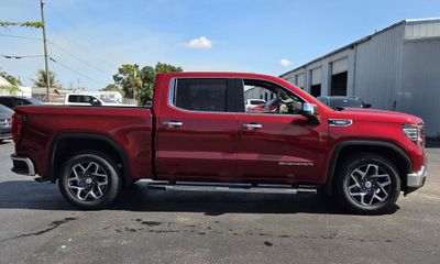 2023 GMC Sierra SLT
