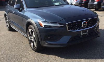2025 Volvo V60CC Plus
