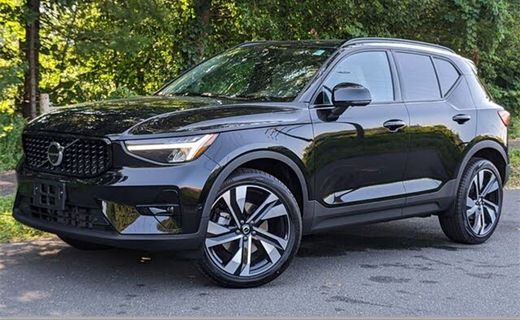 2024 Volvo XC40 Plus Dark