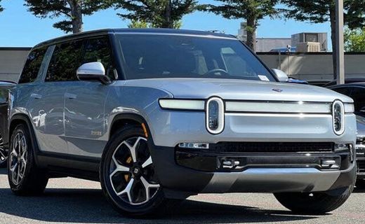 2024 Rivian R1S Adventure