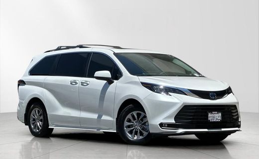 2025 Toyota Sienna XLE