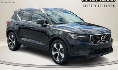 2023 Volvo XC40 Plus Bright