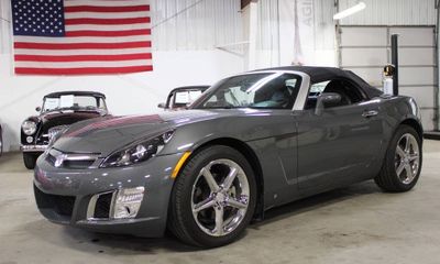 2009 Saturn SKY RED Line