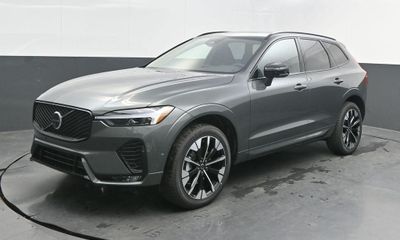 2026 Volvo XC60 Plus Dark