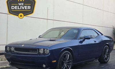 2009 Dodge Challenger Base