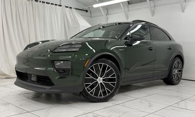 2026 Porsche Macan 4