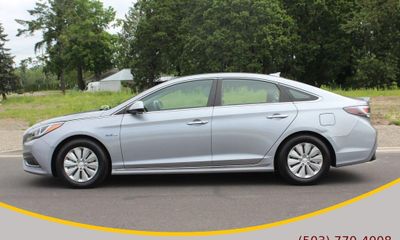 2016 Hyundai Sonata GL Middle LOW