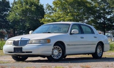 1998 Lincoln Town CAR Signature