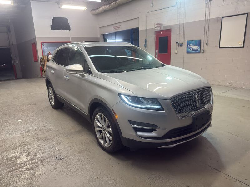 2019 Lincoln MKC — a typically priced live listing