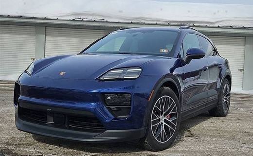 2025 Porsche Macan 4S Electric