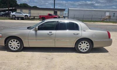 2009 Lincoln Town CAR Signature Limited