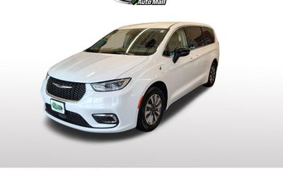 2024 Chrysler Pacifica Select