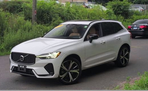 2024 Volvo XC60 Ultimate Dark