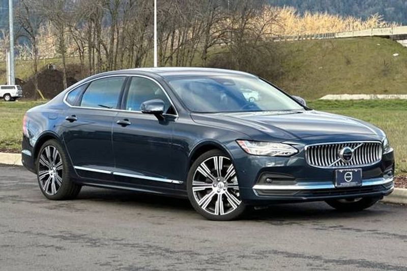 2025 Volvo S90 — a typically priced live listing